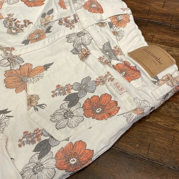 🍁🌼Abercrombie Kids floral shorts 7/8🍂 - Picture 4 of 11